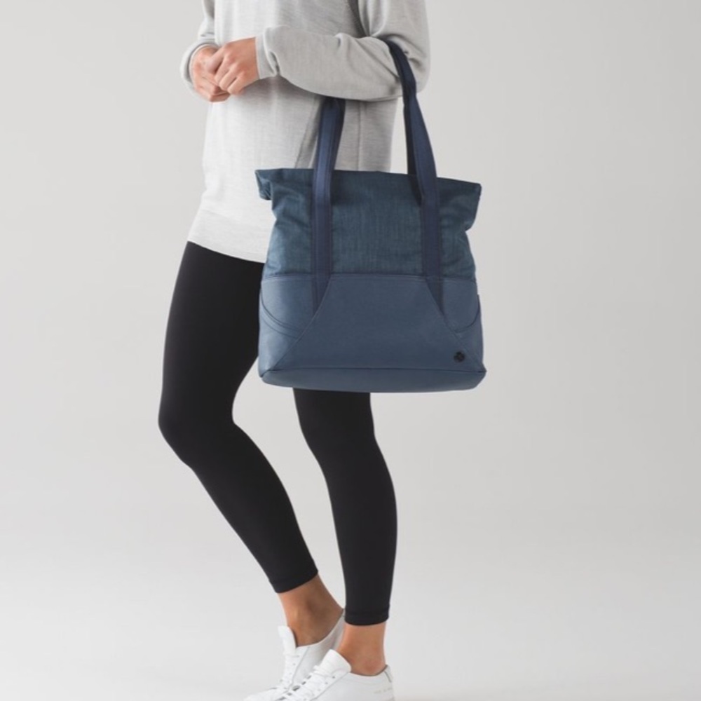 Lululemon Throw and Go Tote Astro Blue
